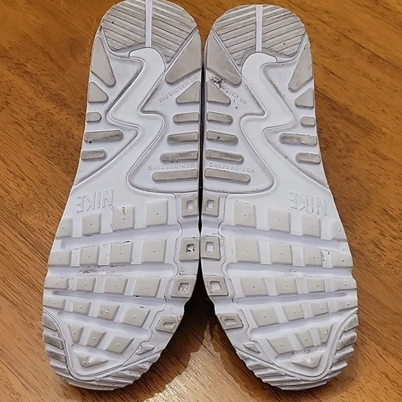 Nike Air Max 90 ▪︎ Classic All White Leather ▪︎EUC▪︎ Women's 8.5 (Youth Sz. 7) - Picture 7 of 7